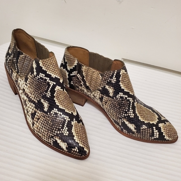NWOT Madewell Sonia Snakeprint Leather Chelsea Booties Size 9 - Picture 1 of 14